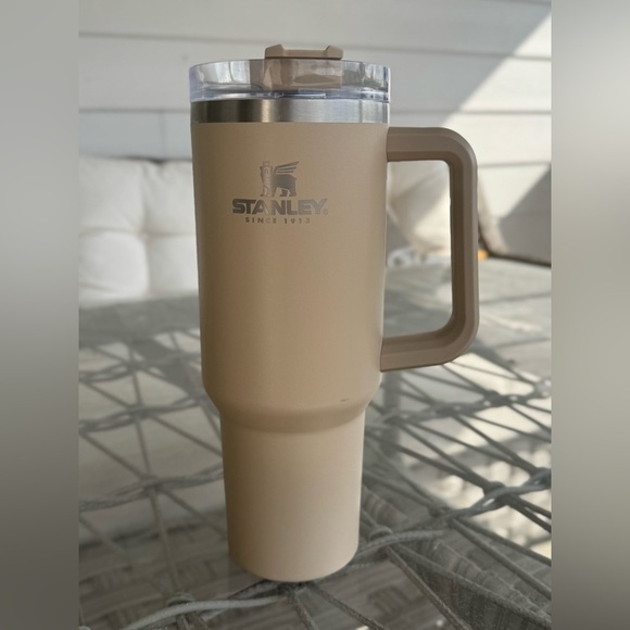 Stanley Adventure Quencher In Driftwood Travel Tumbler Straw Cup 40 oz - Picture 1 of 11